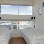 Ship In With Wifi Ботель 5*
