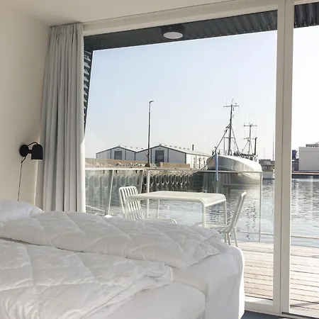 Botel Ship In With Wifi 5*