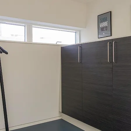 Ship In With Wifi Botel 5*