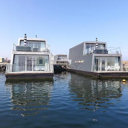 Ship In With Wifi ספינת מלון 5*