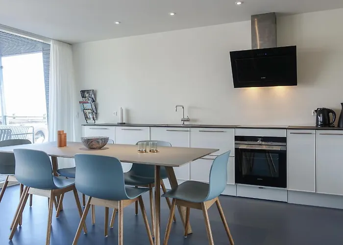 Botel Ship In With Wifi Neksø