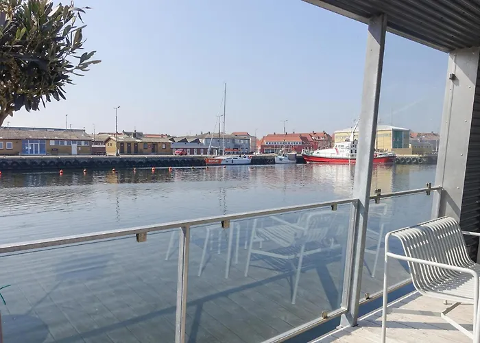 Ship In With Wifi 5*