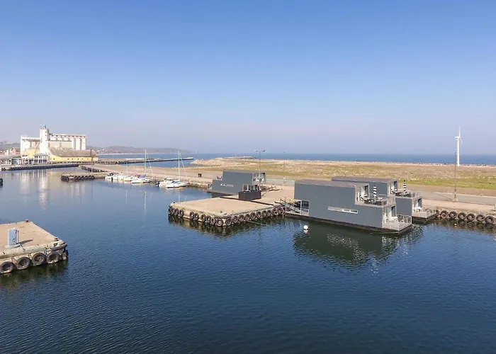 Ship In With Wifi 5* Neksø