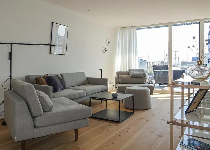 Ship In With Wifi Botel 5*