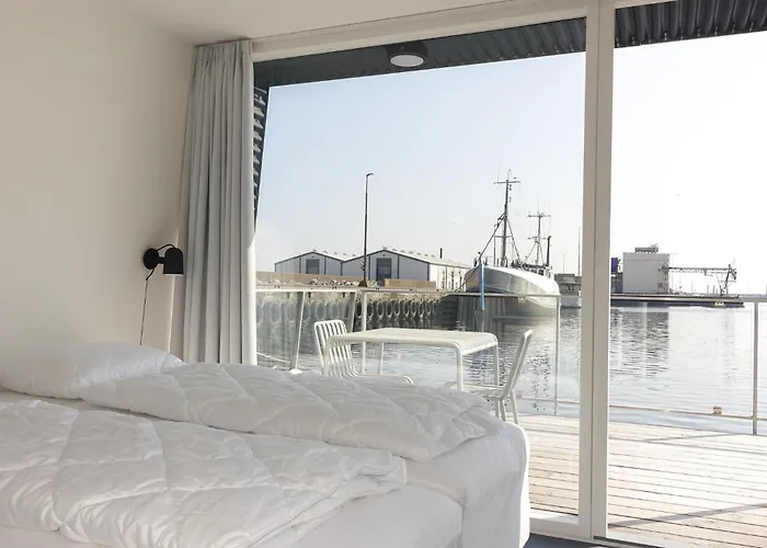 Botel Ship In With Wifi 5*