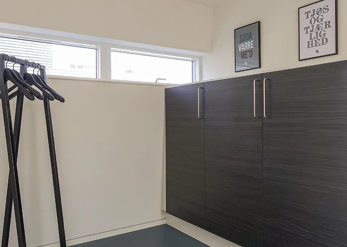 Ship In With Wifi Botel 5*