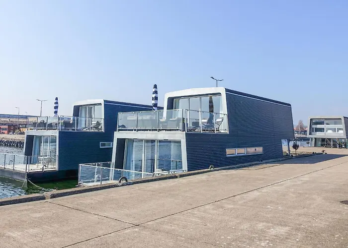 Botel Ship In With Wifi Neksø