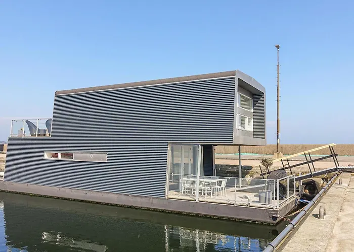 Botel Ship In With Wifi 5*